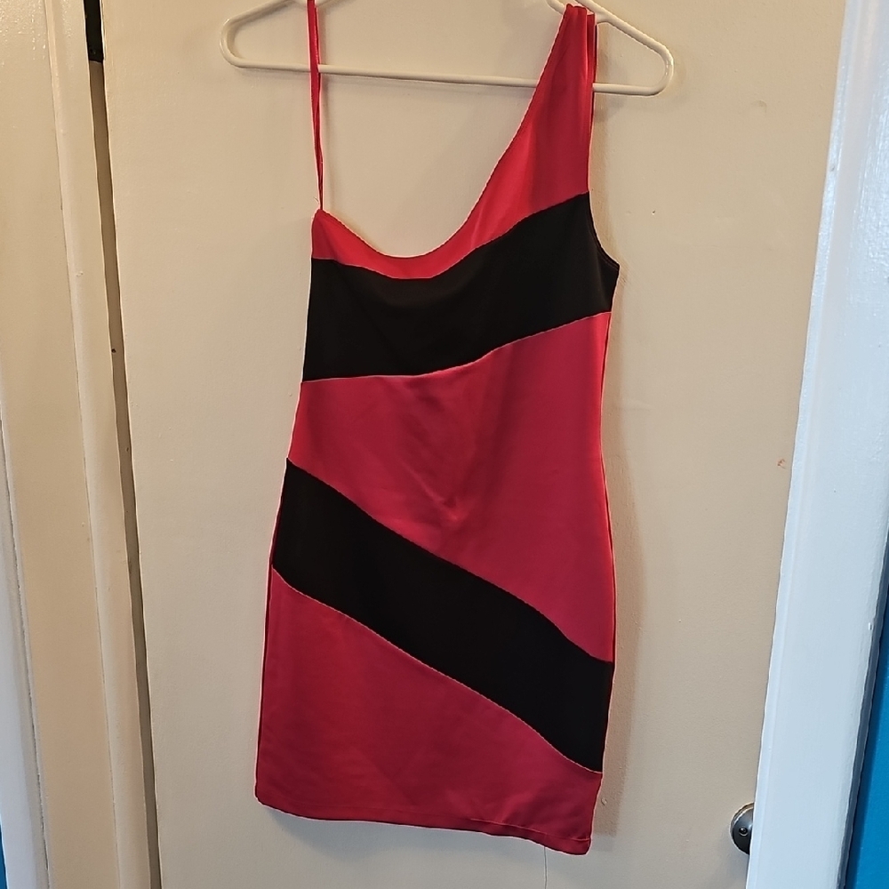 Stylish Red and Black One-Shoulder Dress